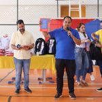 Entrega de kits escolares + fardamento (anos finais) (35)